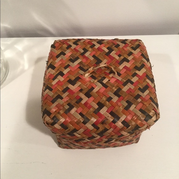 Lidded Basket for Jewelry or Makeup Storage - Picture 4 of 8